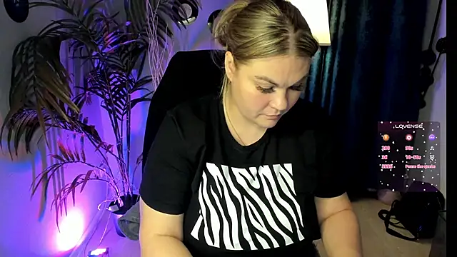 ZenaPallmer online show from October 11, 2025, 7:12 pm