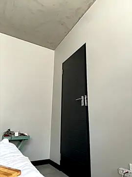 BedroomBullyX5 online show from October 27, 2025, 8:29 am