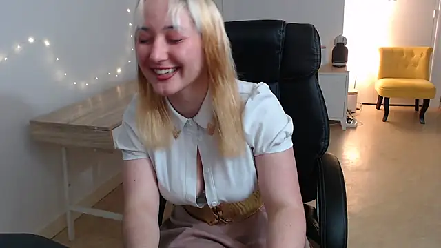 Crystal-dreamt online show from September 14, 2025, 8:46 am