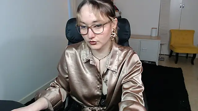 Crystal-dreamt online show from December 20, 2025, 10:11 am