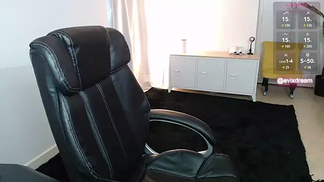 Crystal-dreamt online show from April 7, 2026, 9:10 am