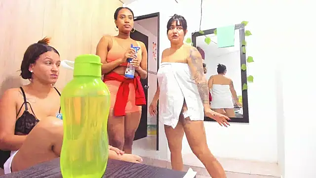 Snapshot of andreita_trujillos chatting on October 20, 2025, 4:18 pm andreita trujillos online show from October 20, 2025, 4:18 pm