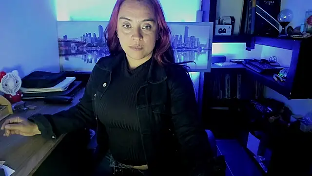Redwidow   online show from May 12, 2026, 3:36 am
