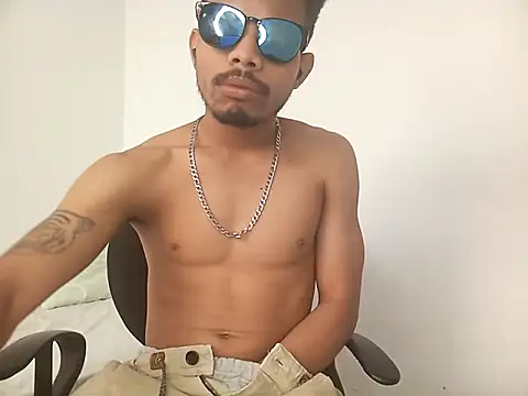 danidiazto2023 online show from March 3, 2025, 9:05 pm