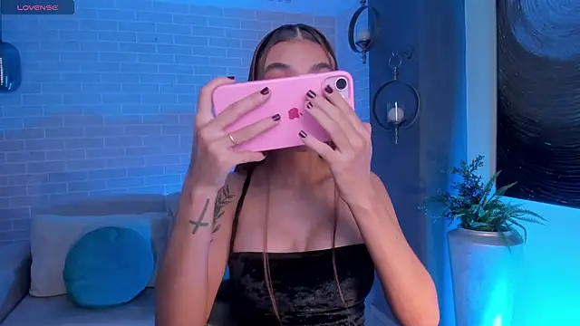 DannaCruz online show from March 11, 2026, 7:42 pm