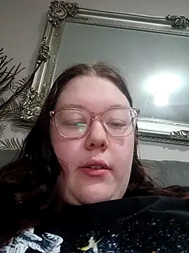 Sexycurvyemilyy online show from November 20, 2025, 6:40 pm