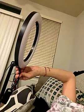 Natur4lBeautyb33 online show from January 15, 2026, 6:18 am