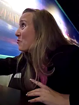 SkyelarSommer online show from February 15, 2026, 12:18 am