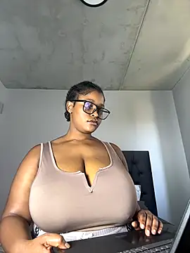 Snapshot of KnockoutBestie chatting on December 4, 2024, 9:51 am KnockoutBestie online show from December 4, 2024, 9:51 am