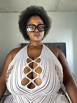 Snapshot of KnockoutBestie chatting on March 4, 2025, 7:19 am KnockoutBestie online show from March 4, 2025, 7:19 am