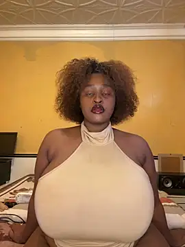 Snapshot of KnockoutBestie chatting on October 13, 2025, 2:17 pm KnockoutBestie online show from October 13, 2025, 2:17 pm