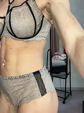 Snapshot of Milf_Tea chatting on February 26, 2025, 4:14 am Milf Tea online show from February 26, 2025, 4:14 am