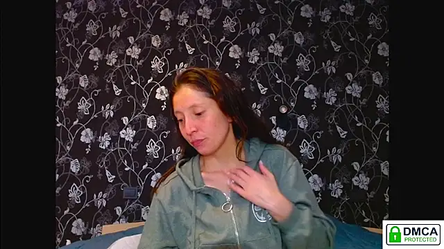 Sophi Cute online show from May 9, 2026, 12:43 pm