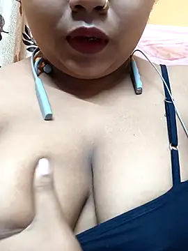 Sophiaboudi online show from February 12, 2025, 5:37 pm