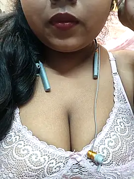 Sophiaboudi online show from February 14, 2025, 5:46 pm