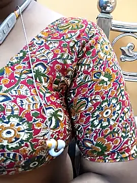 Sophiaboudi online show from March 4, 2025, 5:03 pm