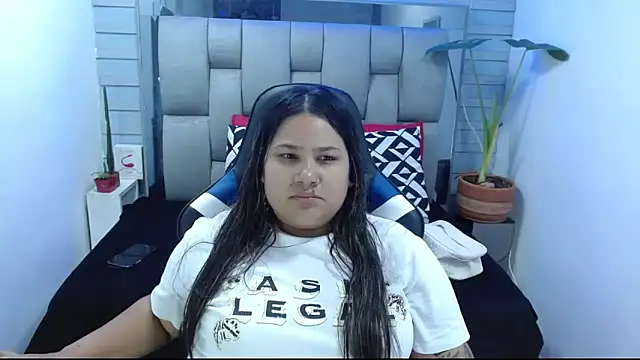 Snapshot of evelin_zaens chatting on June 18, 2026, 4:46 am evelin zaens online show from June 18, 2026, 4:46 am