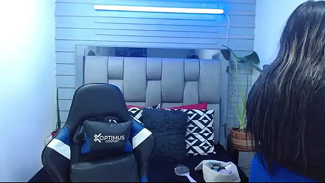 Snapshot of evelin_zaens chatting on June 25, 2026, 4:23 am evelin zaens online show from June 25, 2026, 4:23 am