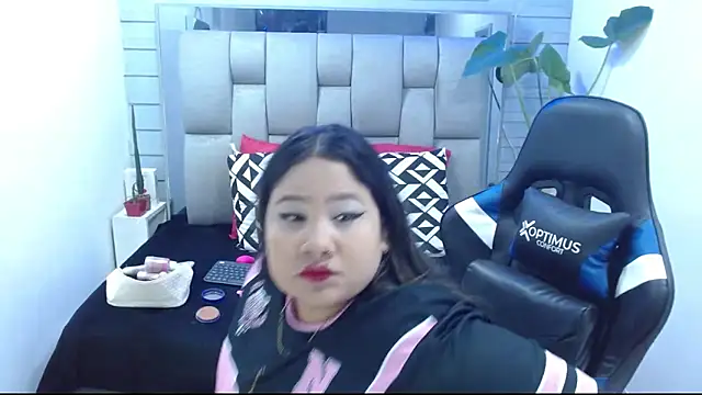 Snapshot of evelin_zaens chatting on June 28, 2026, 5:13 am evelin zaens online show from June 28, 2026, 5:13 am