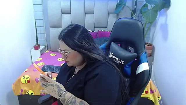 Snapshot of evelin_zaens chatting on July 5, 2026, 3:34 am evelin zaens online show from July 5, 2026, 3:34 am