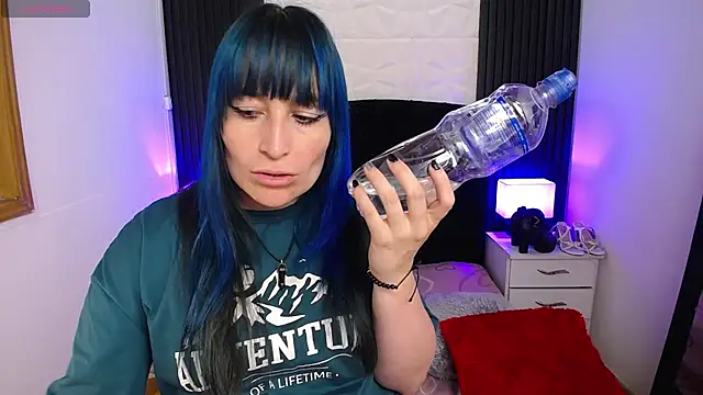 alicia moom online show from January 22, 2025, 7:56 pm