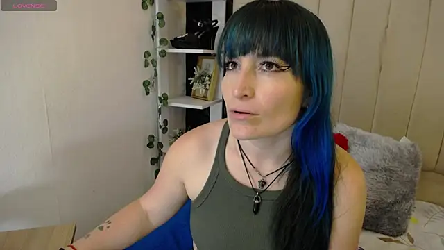 alicia moom online show from March 12, 2025, 7:28 pm