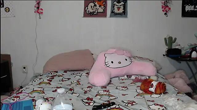 Cupcakecutie449 online show from April 19, 2026, 5:07 am