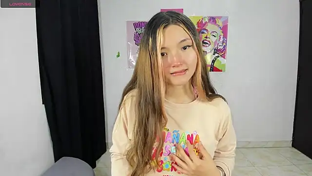 Snapshot of Alice_bloom_ chatting on November 14, 2025, 2:10 am Alice bloom online show from November 14, 2025, 2:10 am