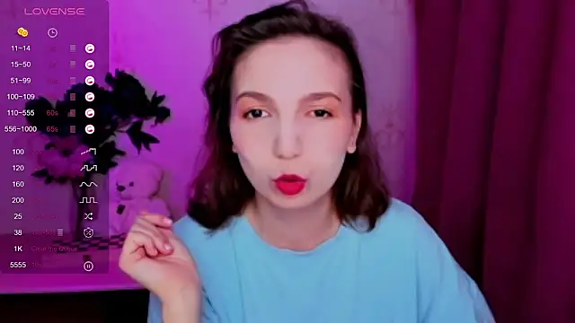 KindHazelHere  online show from April 20, 2026, 11:28 pm