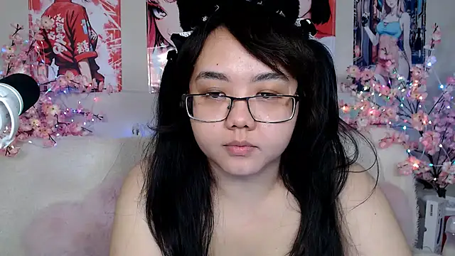 Snapshot of Moertomlly chatting on July 6, 2026, 4:42 am Moertomlly online show from July 6, 2026, 4:42 am