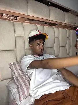 matatanlove online show from February 28, 2025, 11:45 pm