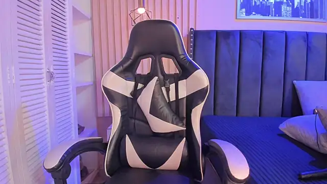 ashlye miller  online show from March 27, 2026, 4:29 am