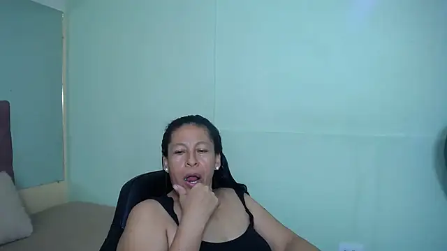 mature martina online show from February 26, 2025, 2:26 am