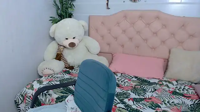 mature martina online show from September 15, 2025, 10:32 pm