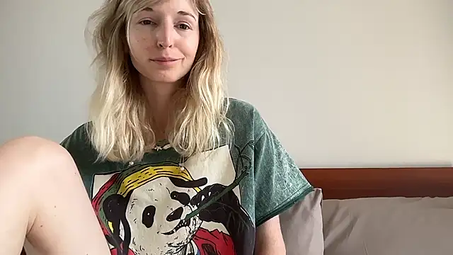 ivankai  online show from February 15, 2026, 3:14 am