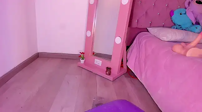 Snapshot of isa_red_hair chatting on February 7, 2025, 7:29 am isa red hair online show from February 7, 2025, 7:29 am