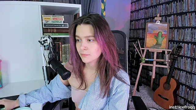 Snapshot of icefroqq chatting on December 4, 2024, 9:35 pm icefroqq online show from December 4, 2024, 9:35 pm