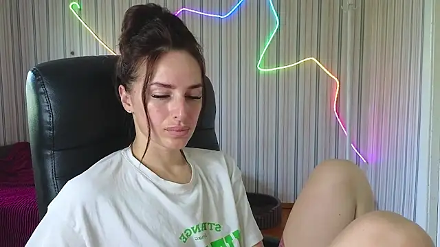 xx adrihanna xx online show from July 1, 2026, 8:27 am