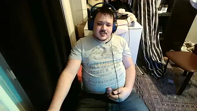 Bebemickey75 online show from February 26, 2025, 8:33 pm