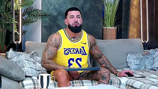 masterkingofmusclee online show from November 10, 2025, 8:46 am