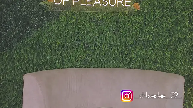 chloe d online show from October 2, 2025, 12:45 pm