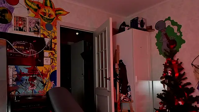 Sunny Mouse  online show from December 17, 2025, 4:35 pm