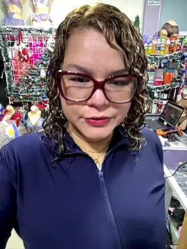 ROSALIALUCY online show from January 7, 2026, 11:45 am