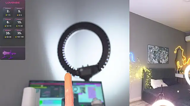 TwilightSparkle  online show from February 23, 2025, 11:33 am