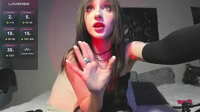 Snapshot of JuliaVangg_19 chatting on April 14, 2026, 2:28 am JuliaVangg 19 online show from April 14, 2026, 2:28 am