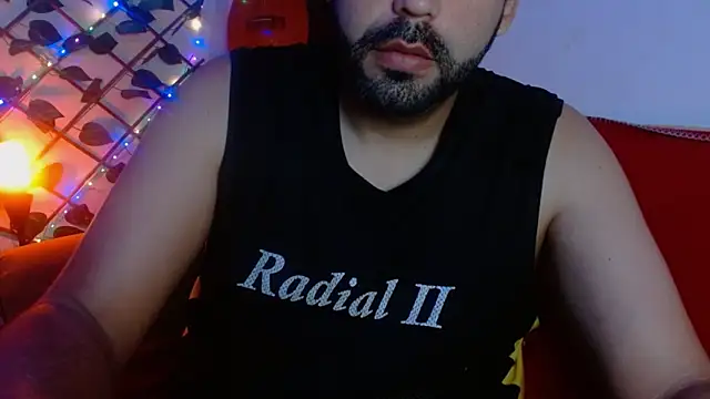 Snapshot of geeklatin88 chatting on November 5, 2025, 10:48 am geeklatin88 online show from November 5, 2025, 10:48 am