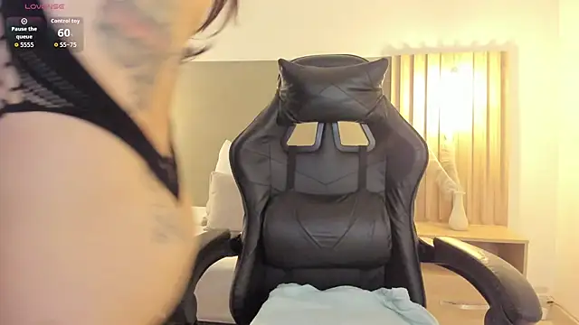 dark gotica online show from November 15, 2025, 12:45 pm