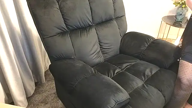 maggiemilff online show from March 13, 2025, 5:33 am