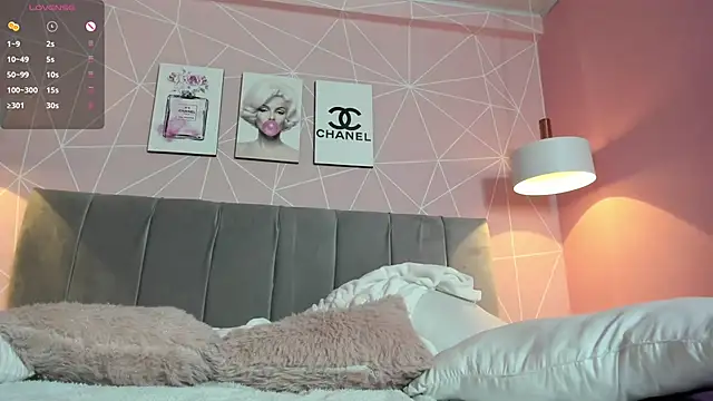Snapshot of dolly_zoe chatting on January 20, 2025, 10:51 am dolly zoe online show from January 20, 2025, 10:51 am
