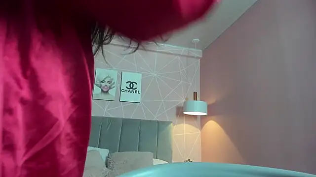 dolly zoe online show from November 7, 2025, 10:10 pm